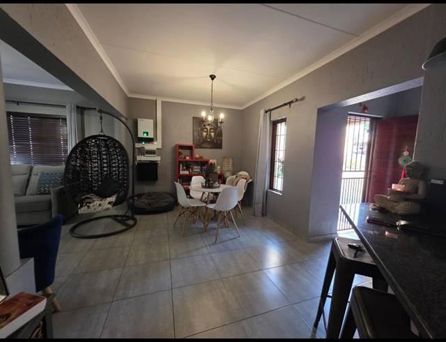 3 BEDROOM TOWNHOUSE FOR SALE IN SUNNINGHILL